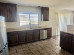 Building Photo - 6774 Antique Oak Ct