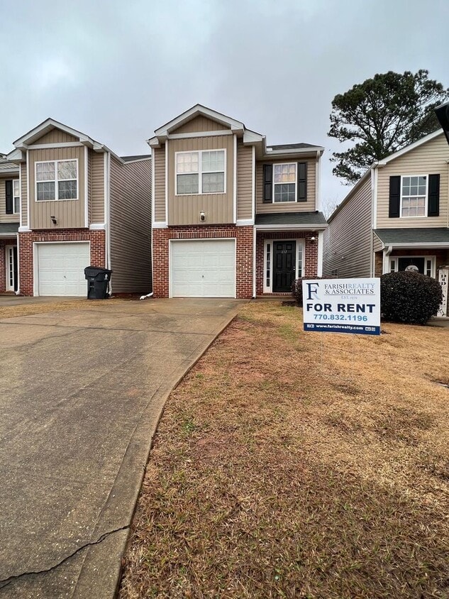 Primary Photo - Great Villa Rica Townhome!