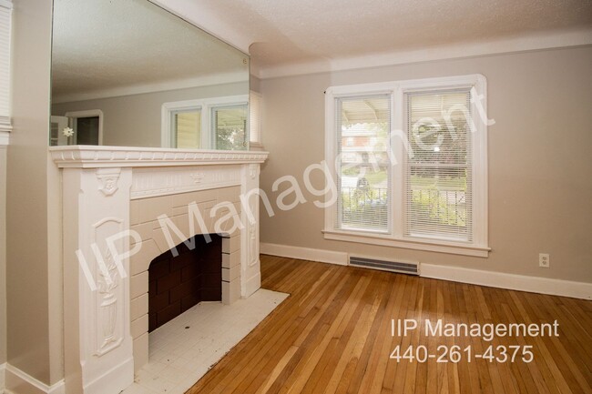 Building Photo - 340 E 197th St