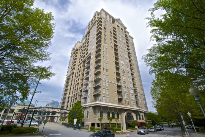 Foto principal - 3334 Peachtree Rd NE