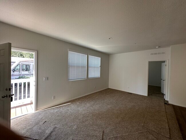 Building Photo - 33101 Danny Ln