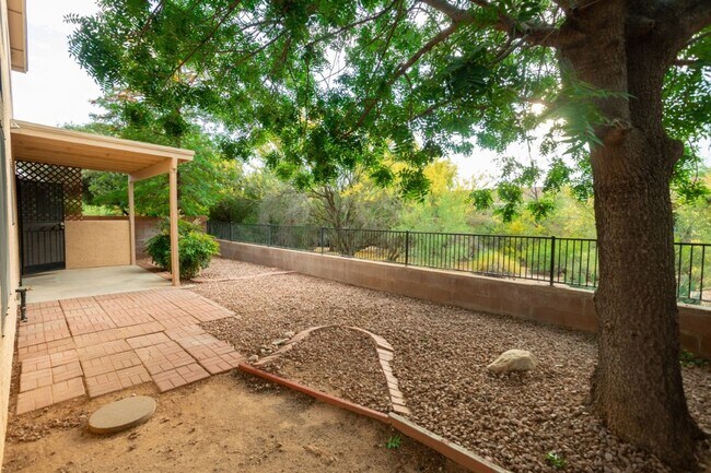 Building Photo - 3 Bedroom, 2.5 Bath