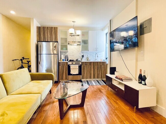 Foto del edificio - Furnished room/NOT APARTMENT