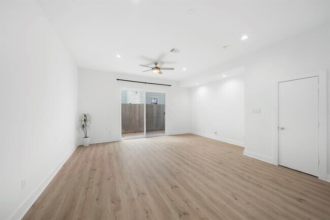 Foto del edificio - 1516 Barbee St