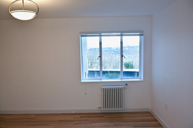 Foto del edificio - Spacious East Queen Anne 1 Bedroom Condo f...