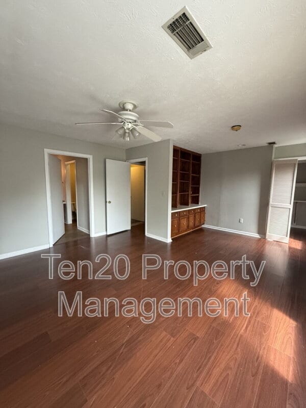 Foto del edificio - 3812 Wingate Dr