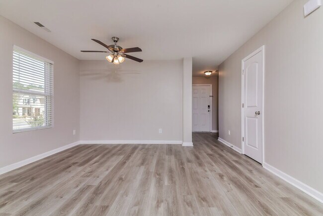 Foto del edificio - 127 Blakeford Dr