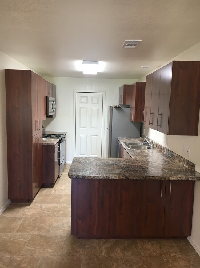 COCINA - 1073 N Erie Ave