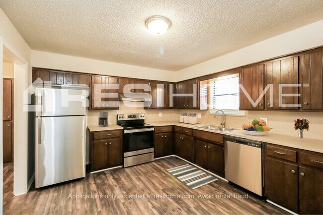Building Photo - 3709 SE 51st St