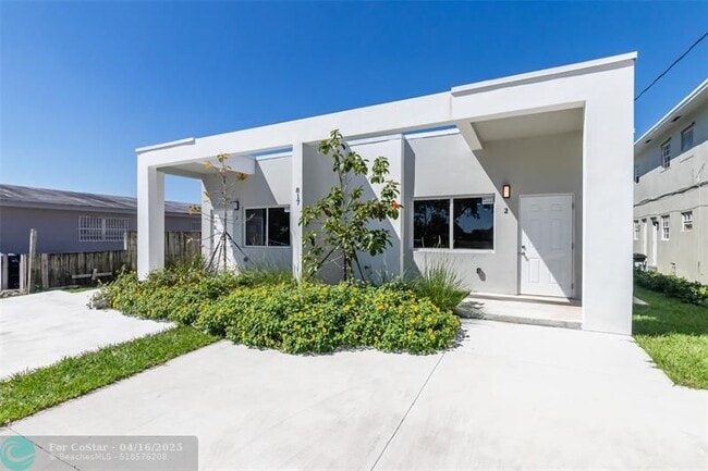 Building Photo - 817 NW 7th Ave