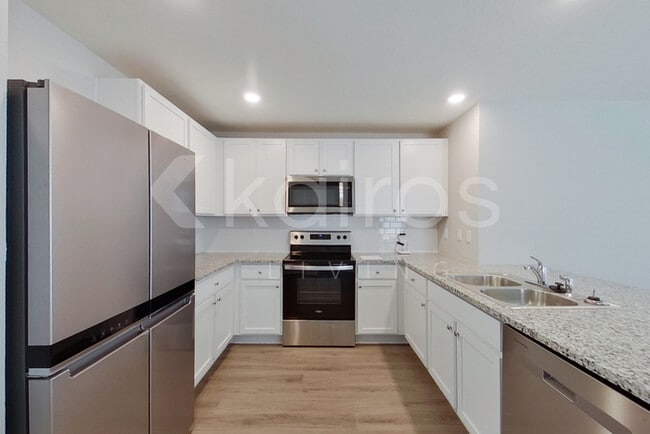 Building Photo - 4421 SW 85 Ln