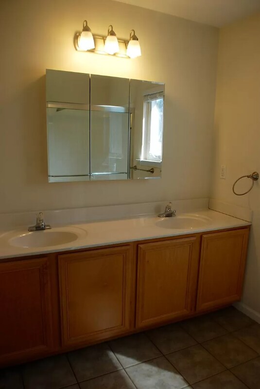 Building Photo - 4602 Coronet Ave