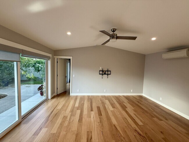 Foto del edificio - 1665 Laurel Ave