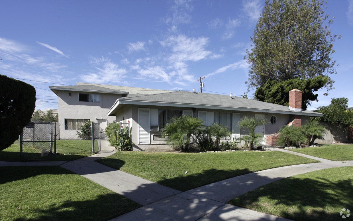 Primary Photo - 225 S Laxore St