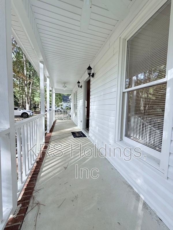 Building Photo - 1118 Country Club Ln