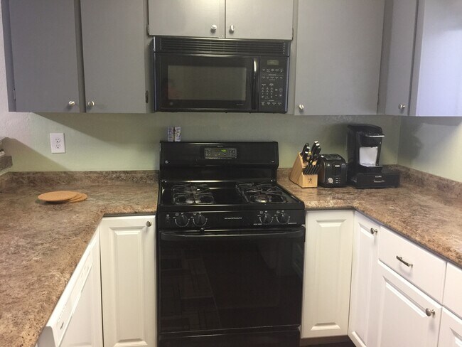 Building Photo - Lower Level Condo in Rohnert Park