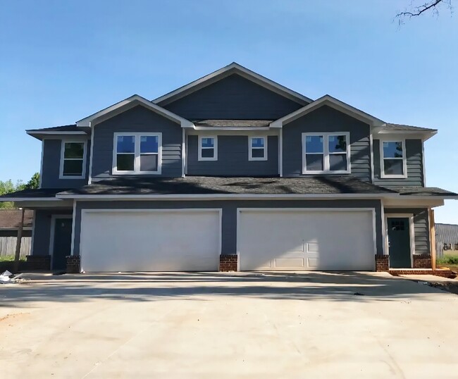 Building Photo - 1555 Jordan Rd