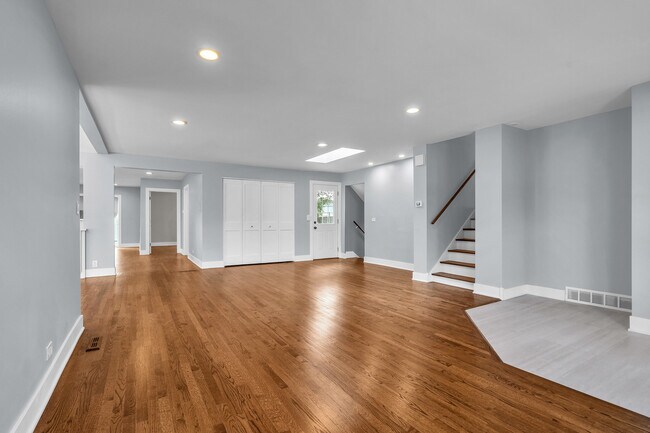 Building Photo - 440 Huehl Rd