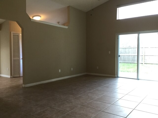 Building Photo - 2757 Annhurst Avenue