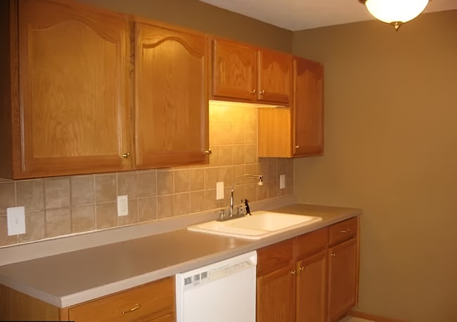 Building Photo - 1601 N Innsbruck Dr