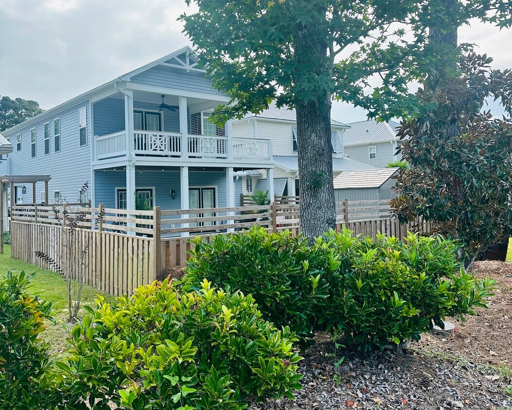 Foto principal - 122B James Ave