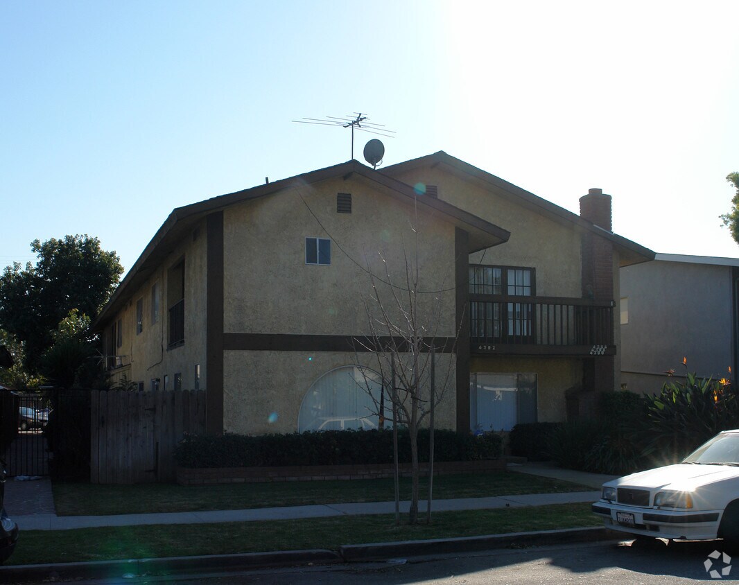 43924398 Green Ave, Los Alamitos, CA 90720 Apartments in Los