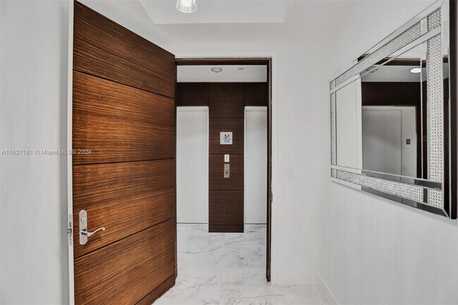 Foto del edificio - 15901 Collins Ave