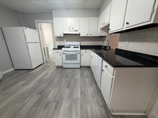 Building Photo - 11 Park St