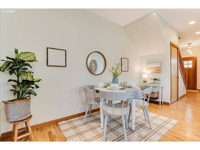 Building Photo - Charming 3-Bed, 2.5-Bath Townhome with Private Patio, Open Floor Plan, and Prime King Neighborhoo...