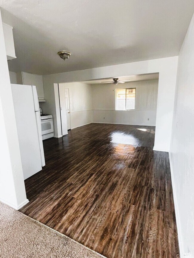 Foto del edificio - 3 bed 2 bath home with Garage