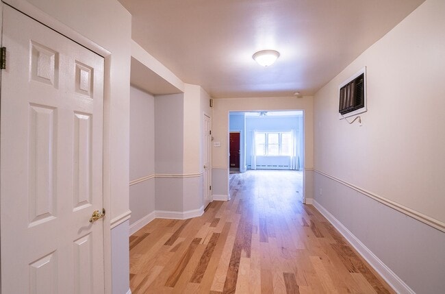 Building Photo - Three Bed East Passyunk Crossing Home