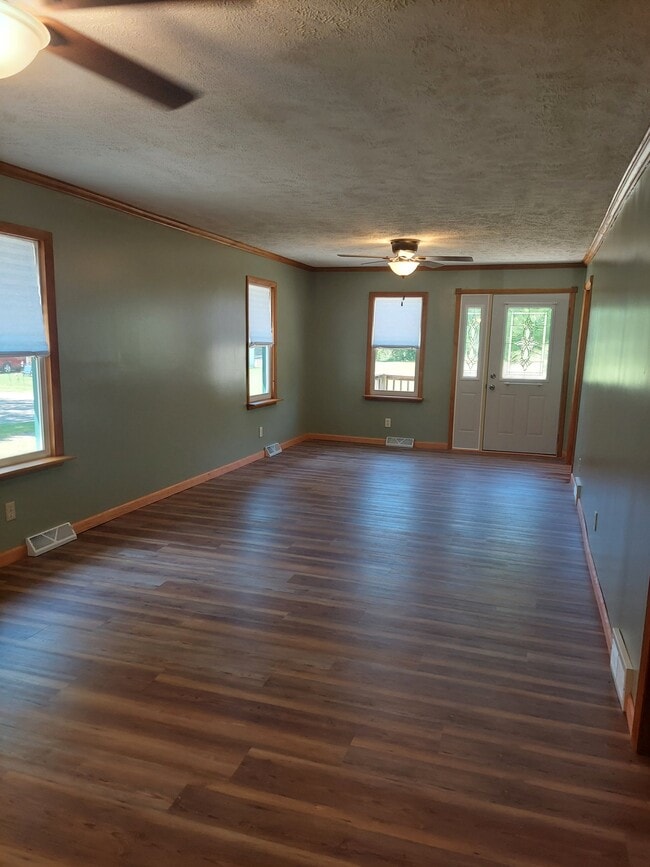 Building Photo - 827 Fairyland Ave