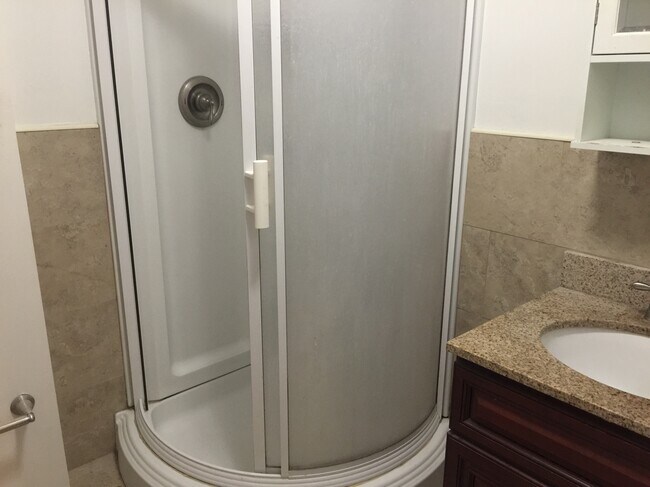 bathroom - 1824 W Diamond St