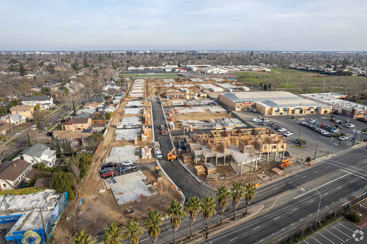 Primary Photo - The Heights on Stockton