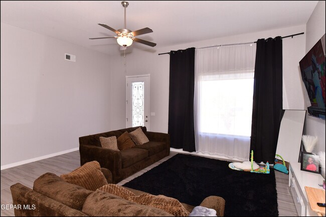 Foto del edificio - 14512 Charles Foster Ave