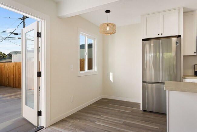 Foto del edificio - Completely remodeled 2 bd/1ba in charming ...