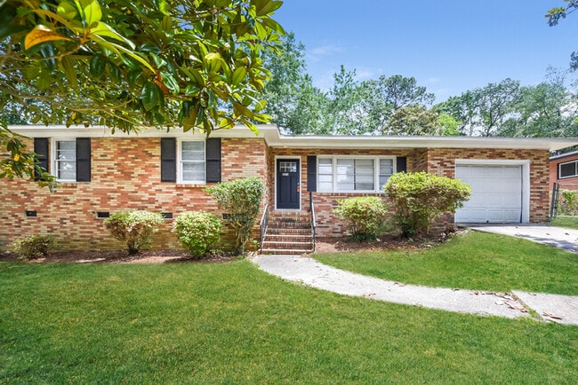 Building Photo - 4010 Pine Cone Dr