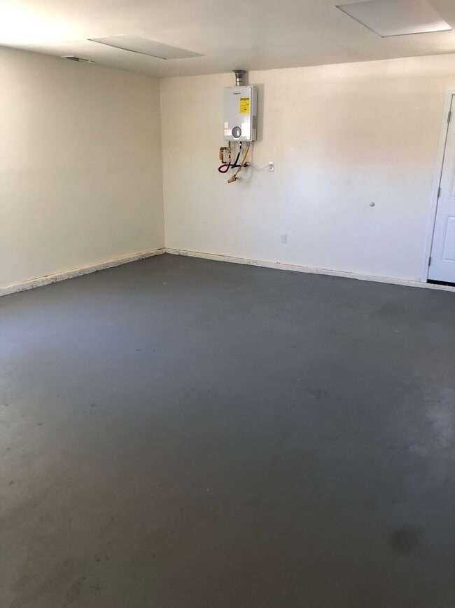 Building Photo - Remodeled Single Family Home!