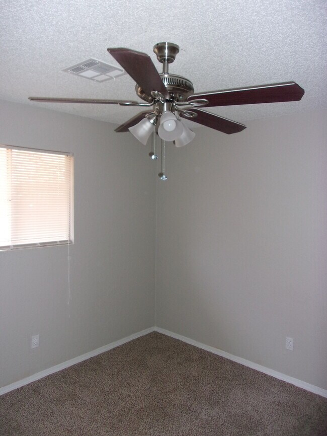 Foto del edificio - 10404 Evergreen Ct