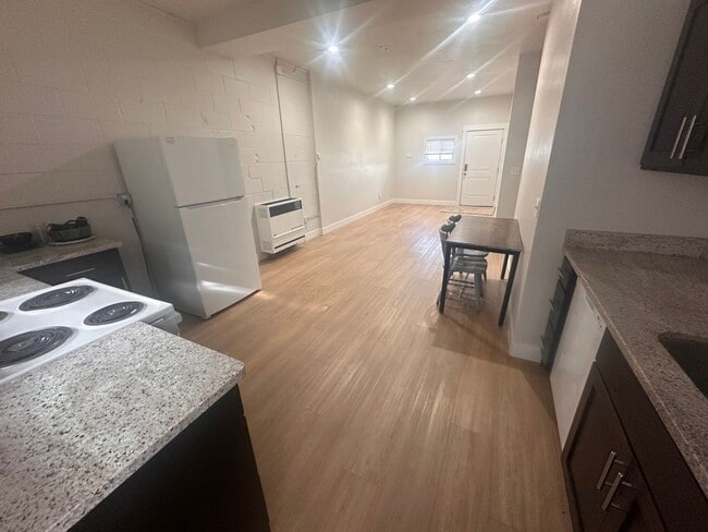 Foto del edificio - ALL utilities included in this2 Bedroom 1 ...