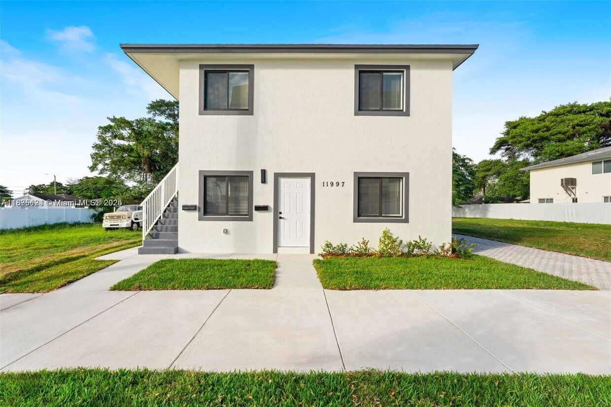Foto principal - 11997 SW 218th St