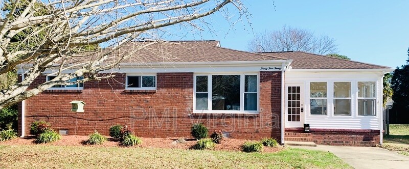 Primary Photo - 2420 Saban Ave