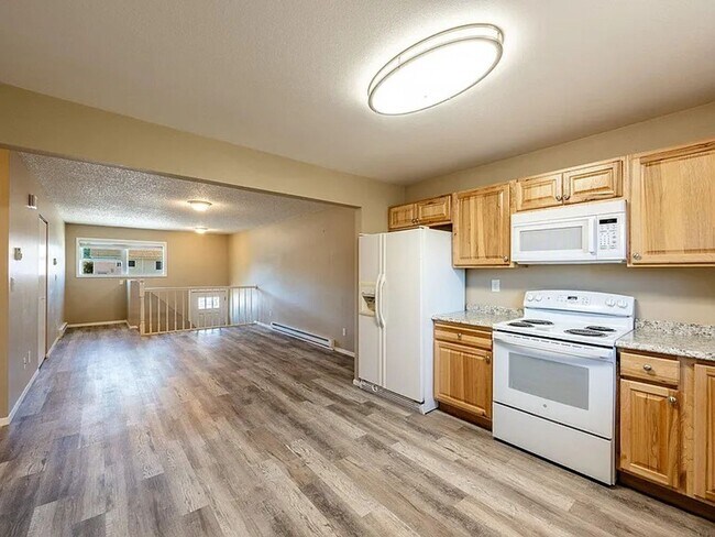 Foto del edificio - 4 bedroom rental in great neighborhood