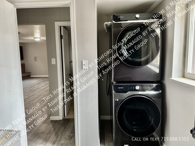 Building Photo - 1434 Tesla Dr