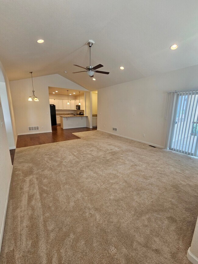 Foto del edificio - 6613 Folsom Hts