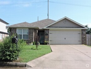 Building Photo - 8012 Huntington Way