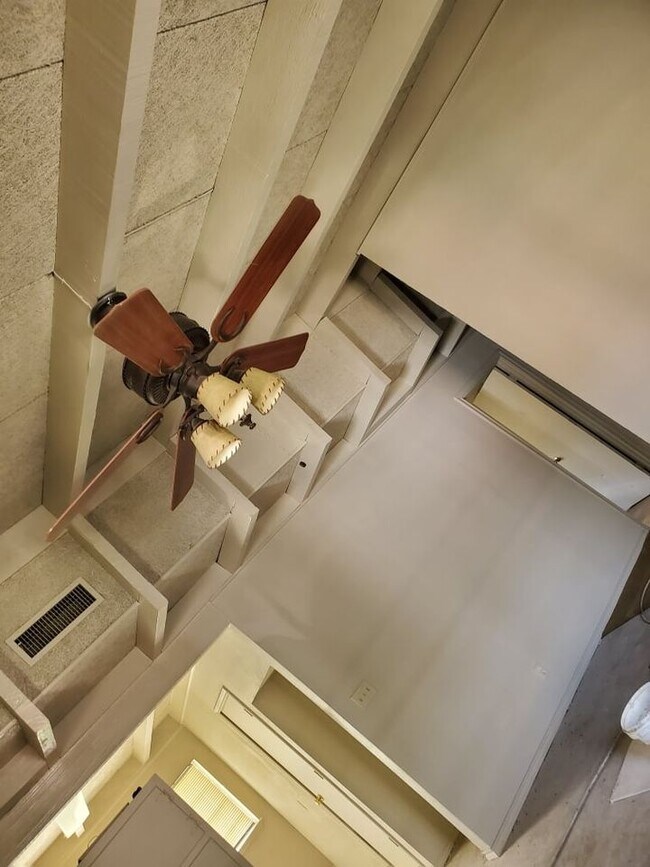 Foto del edificio - 8133 Tanner Ave