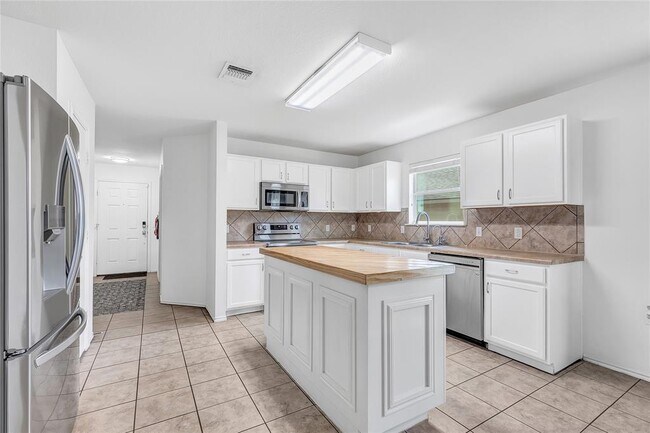 Building Photo - 5708 Nelson Oaks Dr