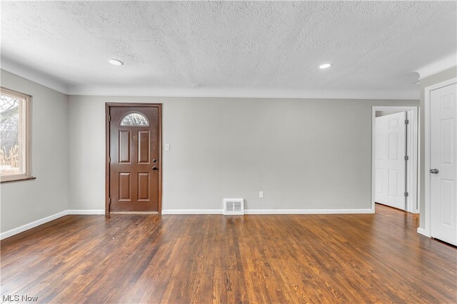 Building Photo - 610 Cahoon Rd