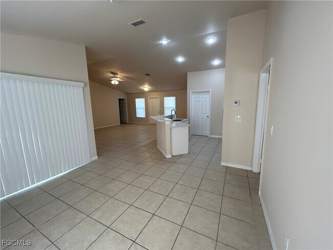 Foto del edificio - 3719 32nd St SW